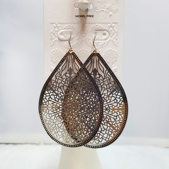 2 for $15 Target teardrop metallic filigree silver fish hook earring - Picture 2 of 3